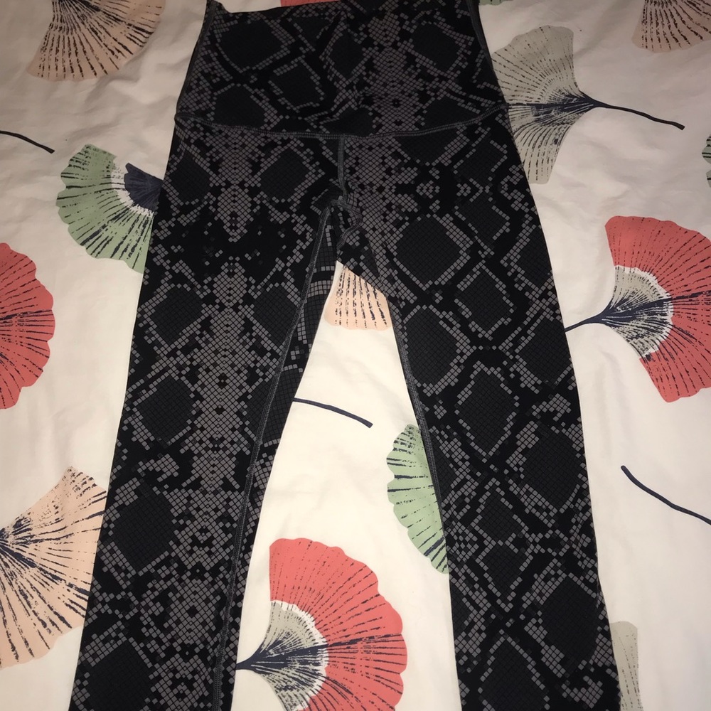 Lululemon cropped wunder under - Picture 1 of 6
